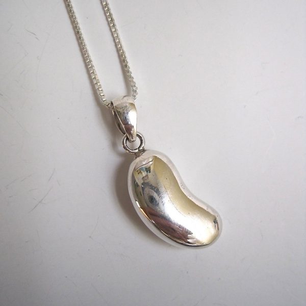 Silver-kidney-bean-necklace