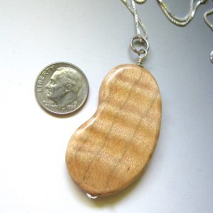 wood-kidney-pendant