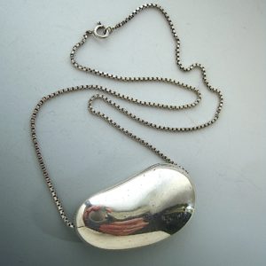 vintage-large-silver-kidney-necklace