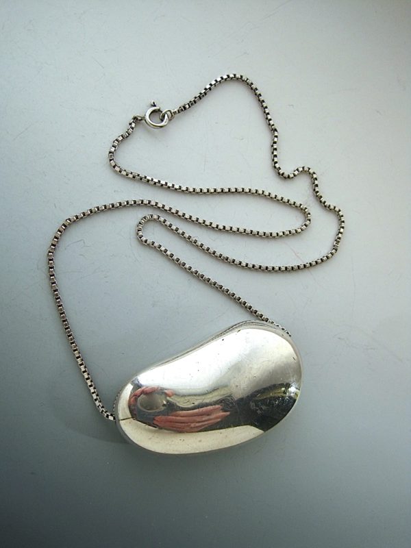 vintage-large-silver-kidney-necklace
