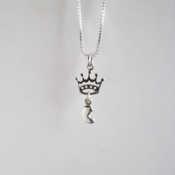 sterling-queen-crown- kidney-pendant