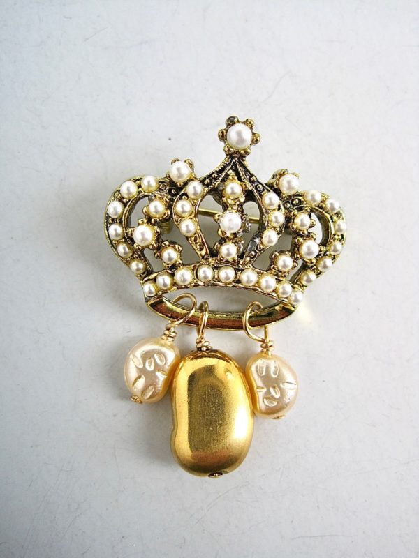 queen-of-parts-crown-kidney pin