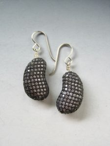 micro-pavé-kidney-earrings