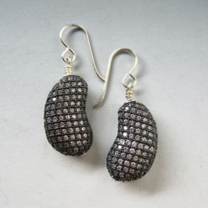 micro-pavé-kidney-earrings
