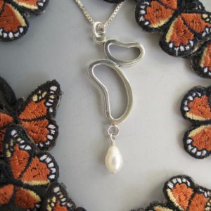 sterling-butterfly-pearl-pendant