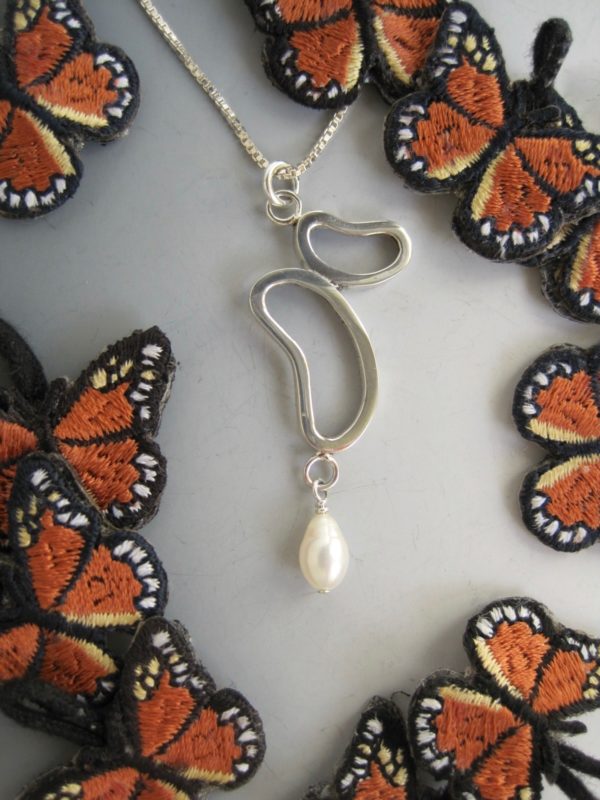 sterling-butterfly-pearl-pendant