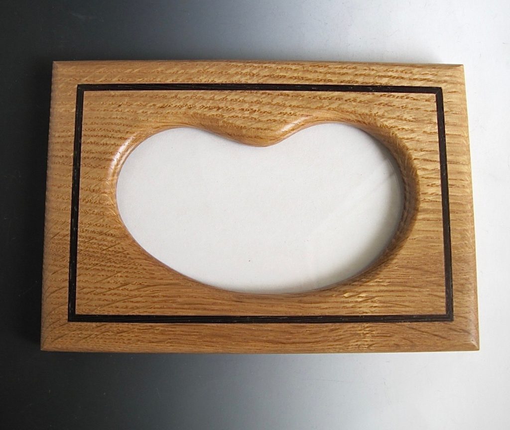 wood-kidney-picture-frame