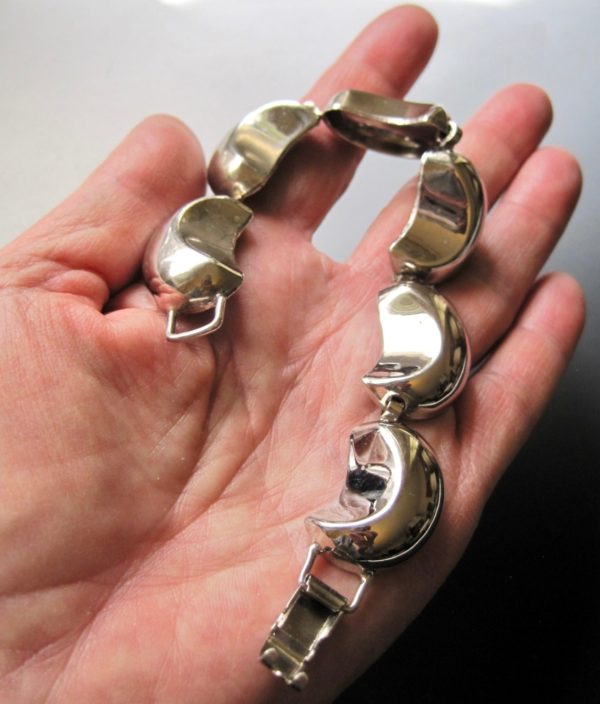 VINTAGE-Kidney-shaped-link-bracelet-silvertone