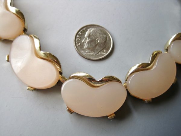 VINTAGE Kidney shaped link-necklace-beige