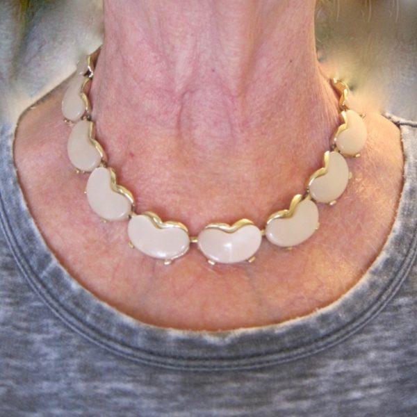 VINTAGE-Kidney-shaped-link-necklace-beige