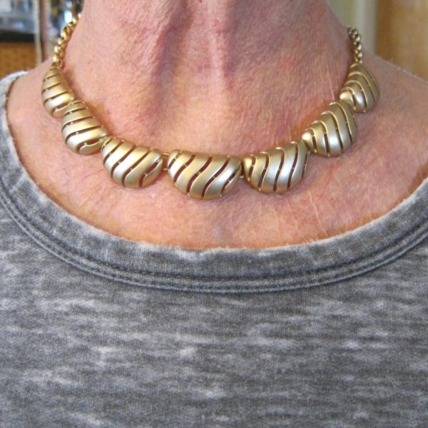 vintage-goldtone-kidney-necklace