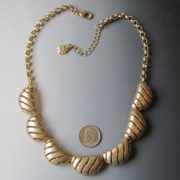 vintage-goldtone-kidney-necklace