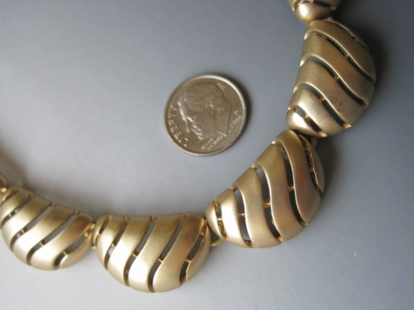 vintage-designer-goldtone-kidney necklace