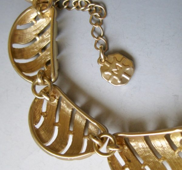 vintage-goldtone-kidney-necklace-detail