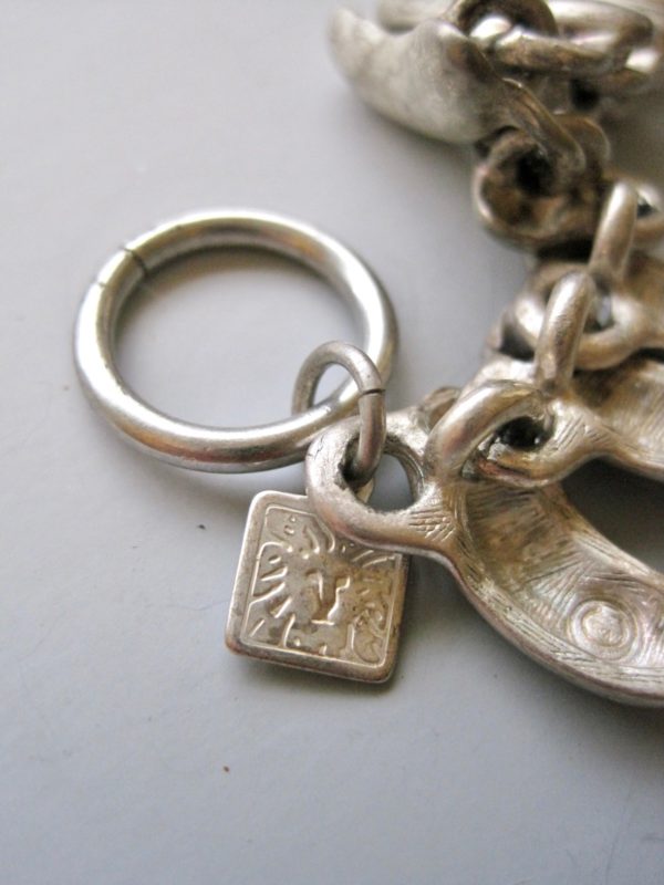 vintage-anne-klein-lion-logo-tag-kidney-necklace
