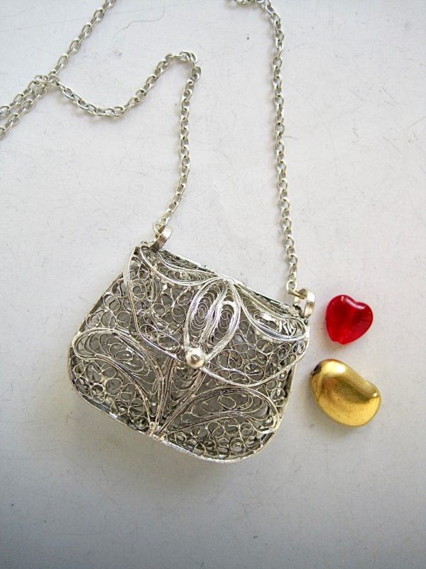 vintage-handbag-purse-locket-pendant-with-charms