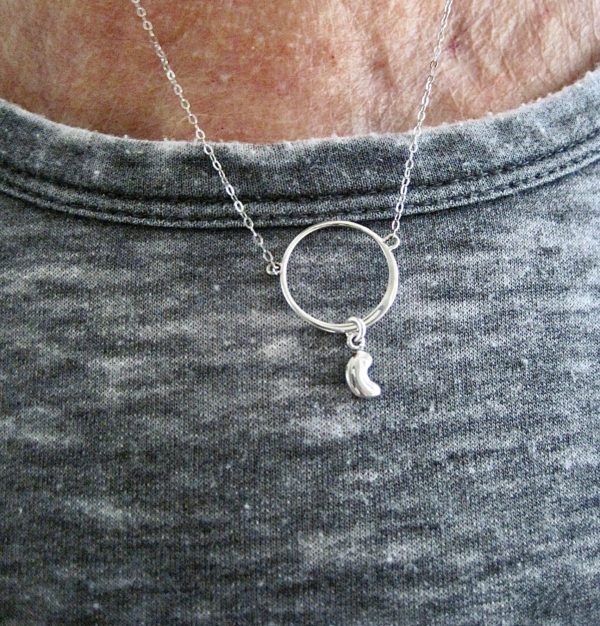 sterling-circle-pendant-with-kidney