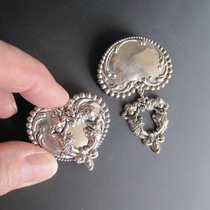 vintage-brooch-transforms-to heart-itself