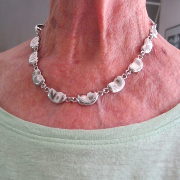 vintage-cast-metal-kidney-necklace