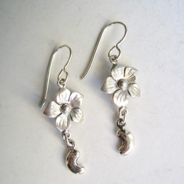 sterling-flower-tiny-bean-earrings
