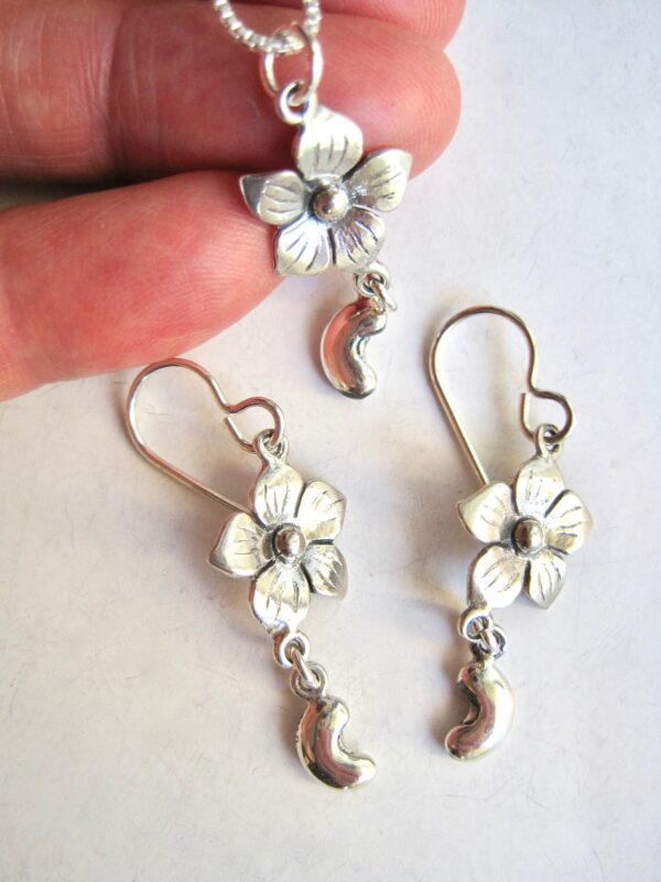sterling flower pendant and earrings with kidney bean