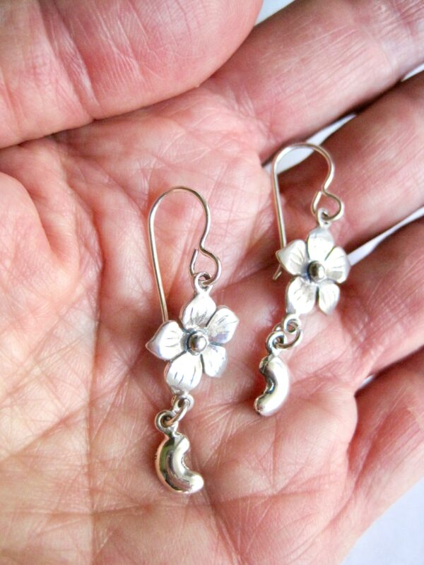 Sterling Flower-tiny-kidney-bean-Earrings
